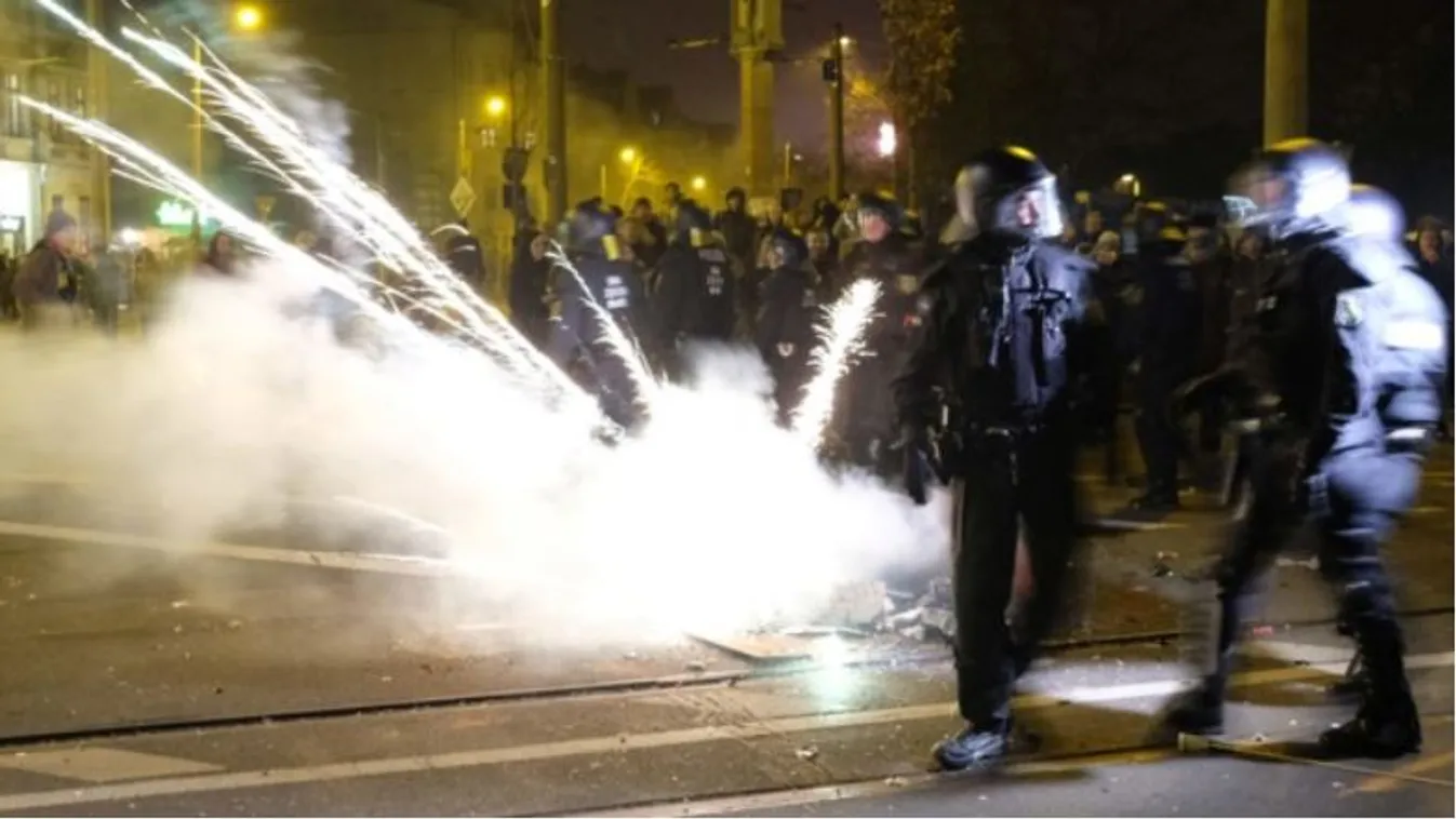 Súlyos támadás ért német rendőröket újévkor