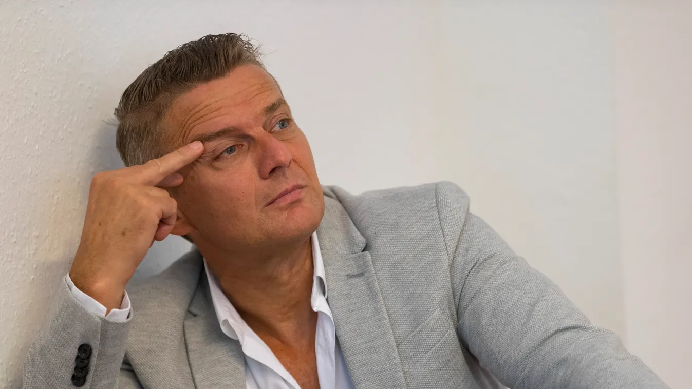 Rékasi Károly ismét balesetet szenvedett, egy busszal ütközött