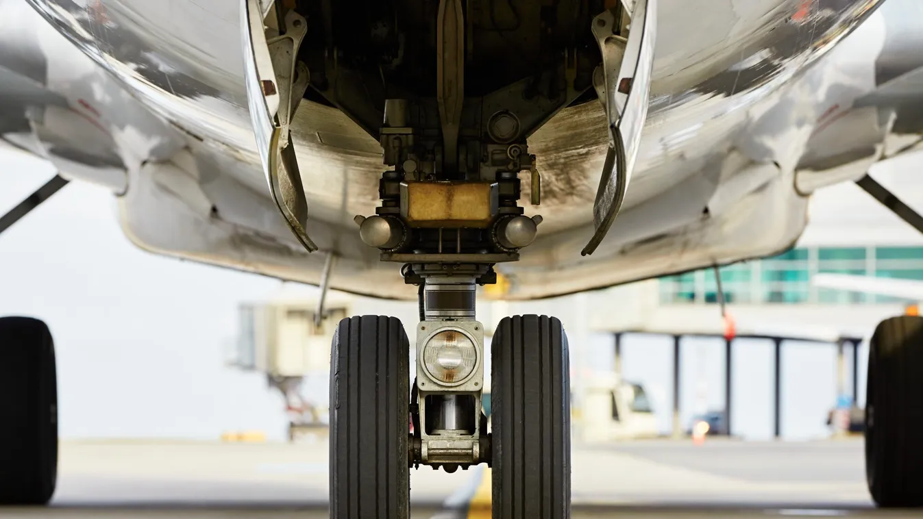 10 éves kisfiú életét mentette meg a repülőn a magyar férfi