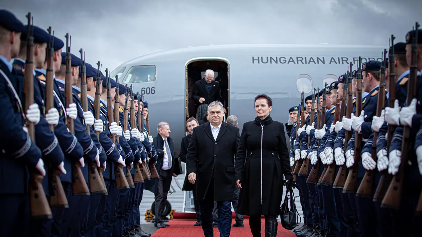 A sas leszállt címmel posztolt fotót Orbán Viktor Berlinből