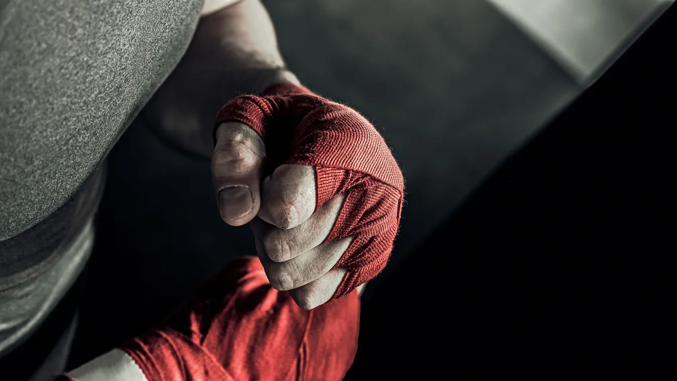 Migránsok törték el a bokszoló karját, az olimpiáról is lemarad