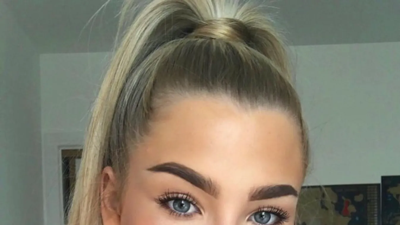 Korhatáros fotók keringenek a neten a szexis focistalányról, vagy ez valami más?