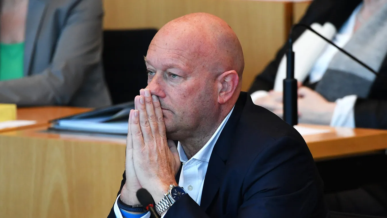 Leköpték a bukott német politikus nejét, a gyerekeit rendőrök őrzik