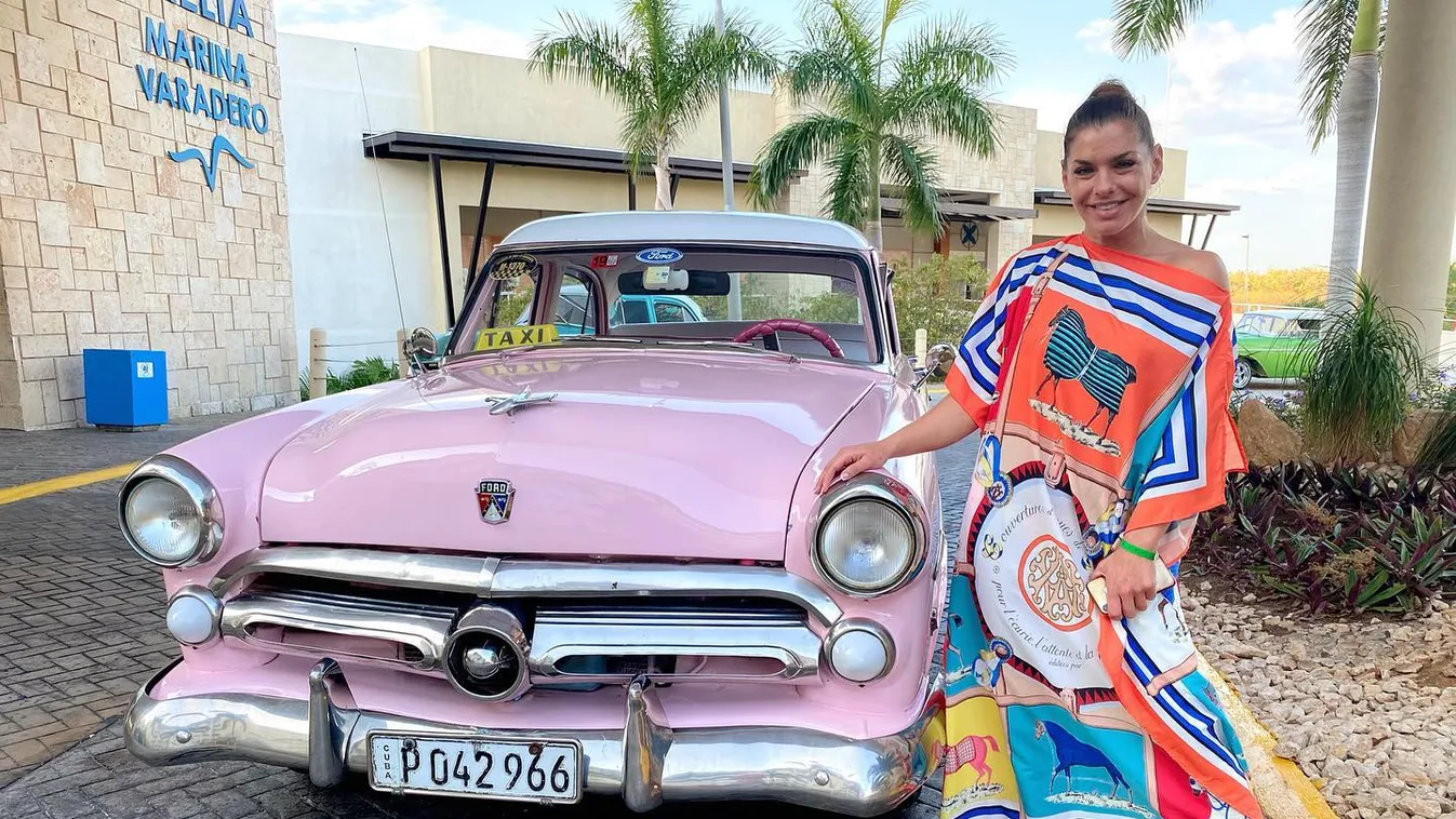 Ez igen: Dér Heni fenekén ott maradt egy tenyérnyom