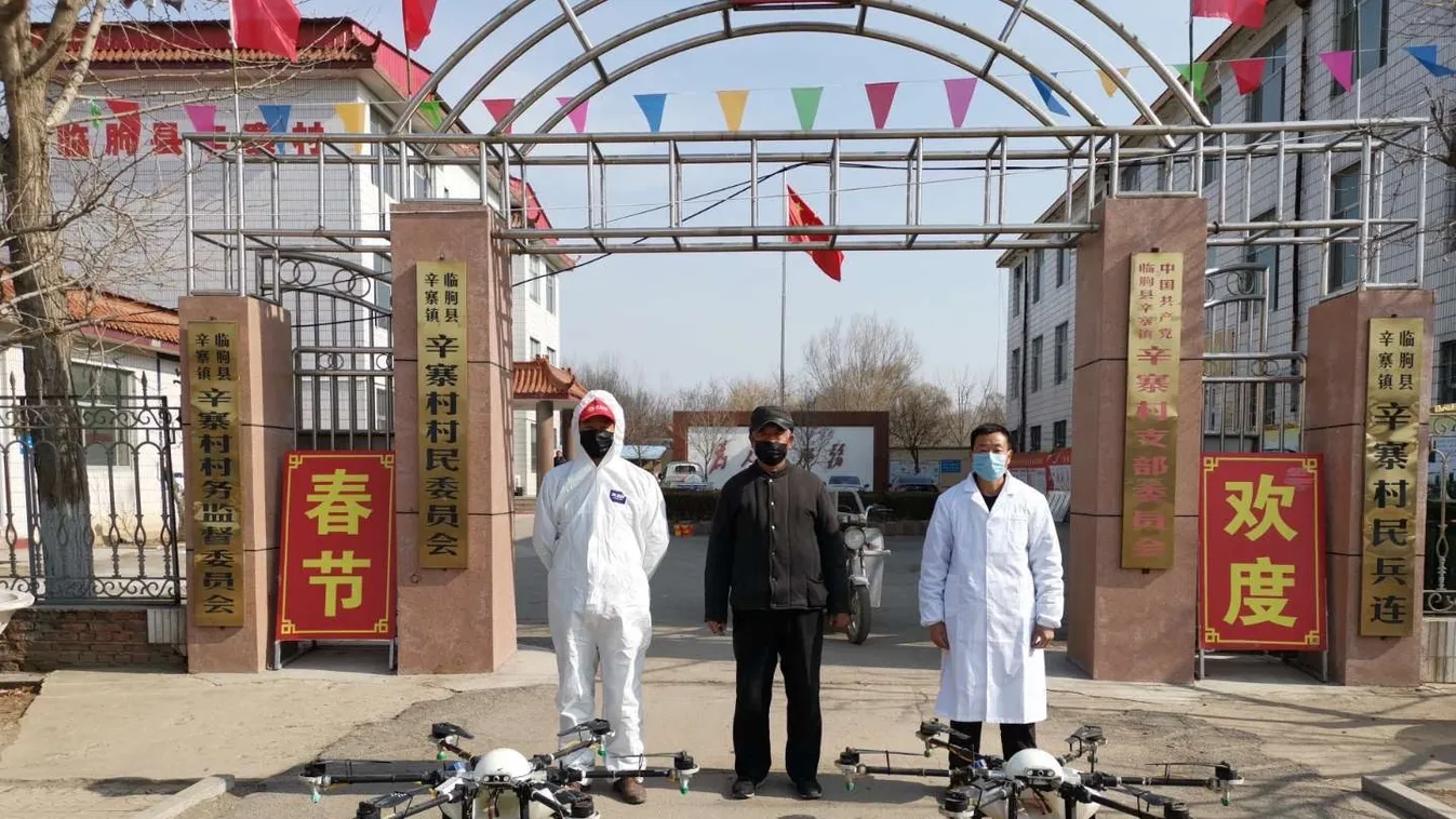 Tiszta sci-fi: beszélő drón szól be a maszk nélkül járó kínaiaknak