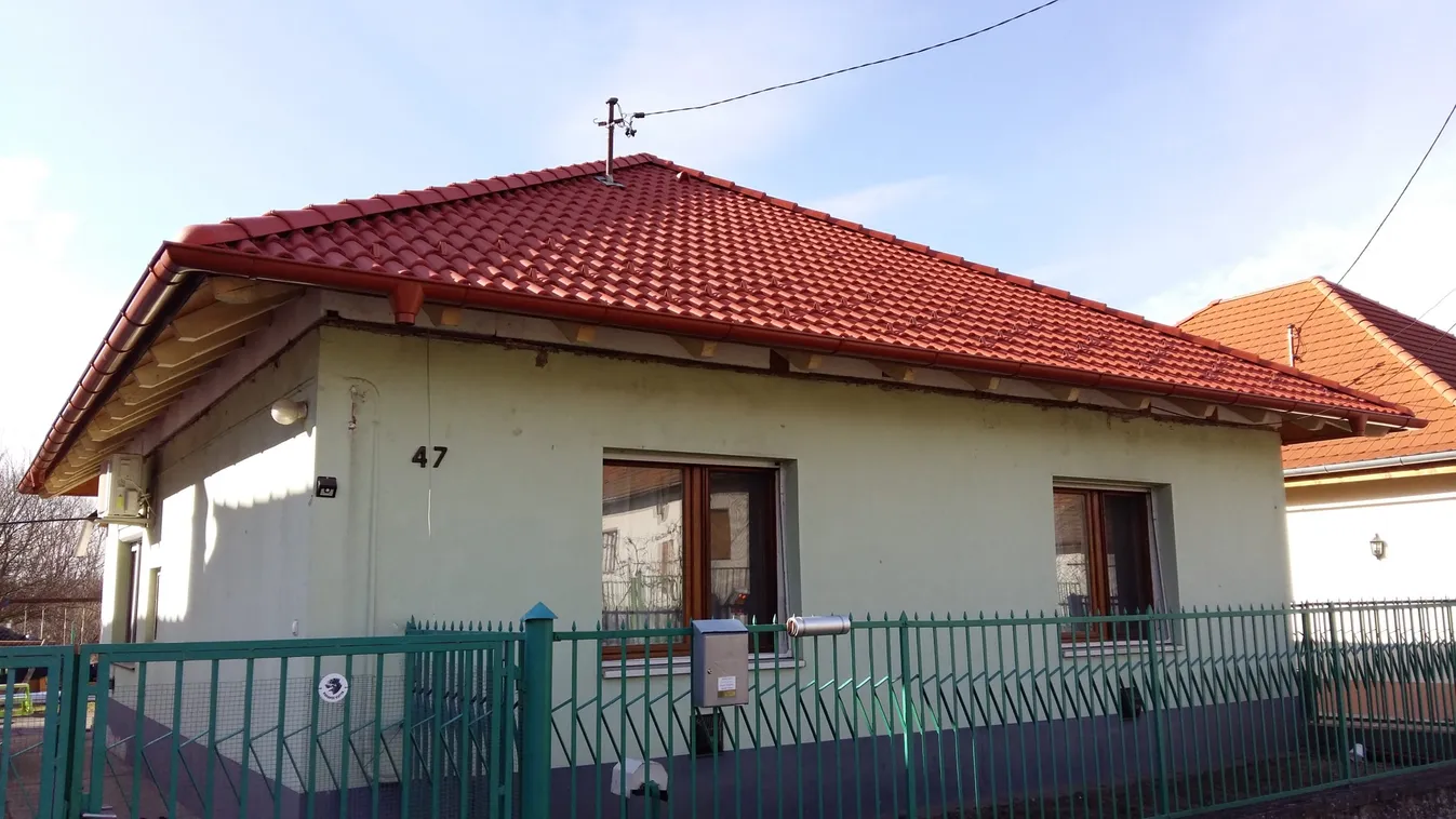 Segített a Ripost, új tetőt kapott a becsapott család