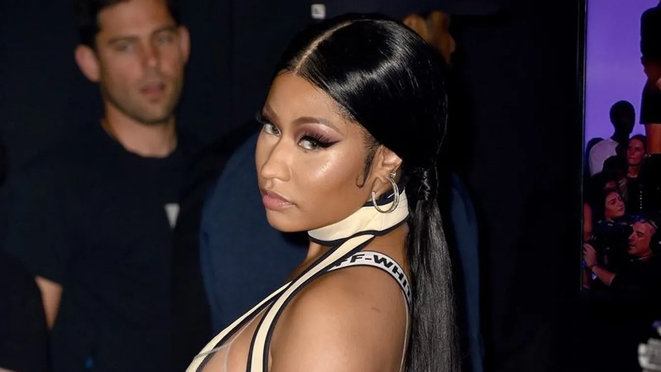 Ez ám a tudás! Lerázta a pucér fenekéről a ruhát Nicki Minaj - Videó