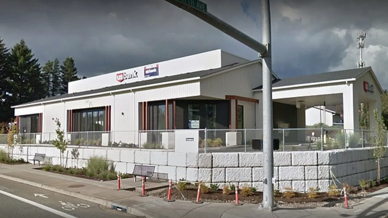 Kirúgták a banki alkalmazottat, mert a saját pénzéből kisegített egy bajban lévő ügyfelet