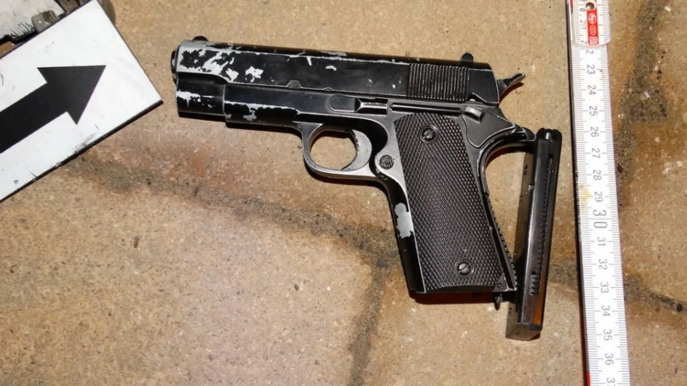 Játékfegyverrel követtek el garázdaságot Balassagyarmaton