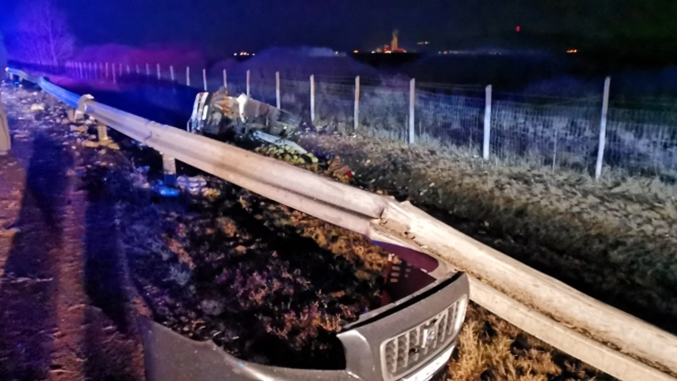 Újabb hírek az M3-ason történt tömegkarambolról, halott is van - fotók