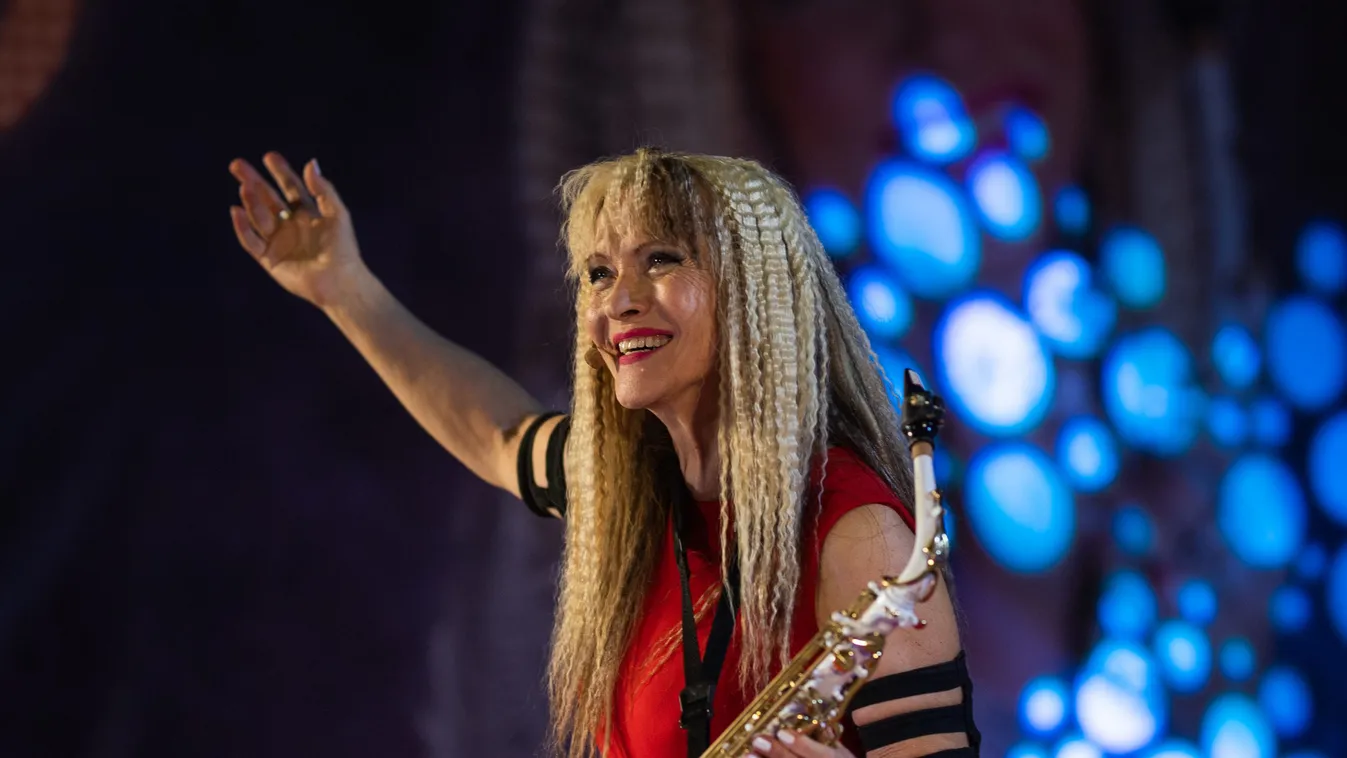 Elutasítja a gyógyszereket a magyar énekesnő, ez az oka