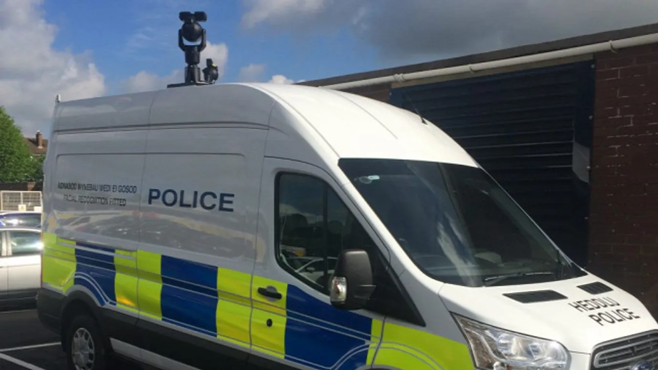 Transznemű rendőr az aspergeres tini ellen