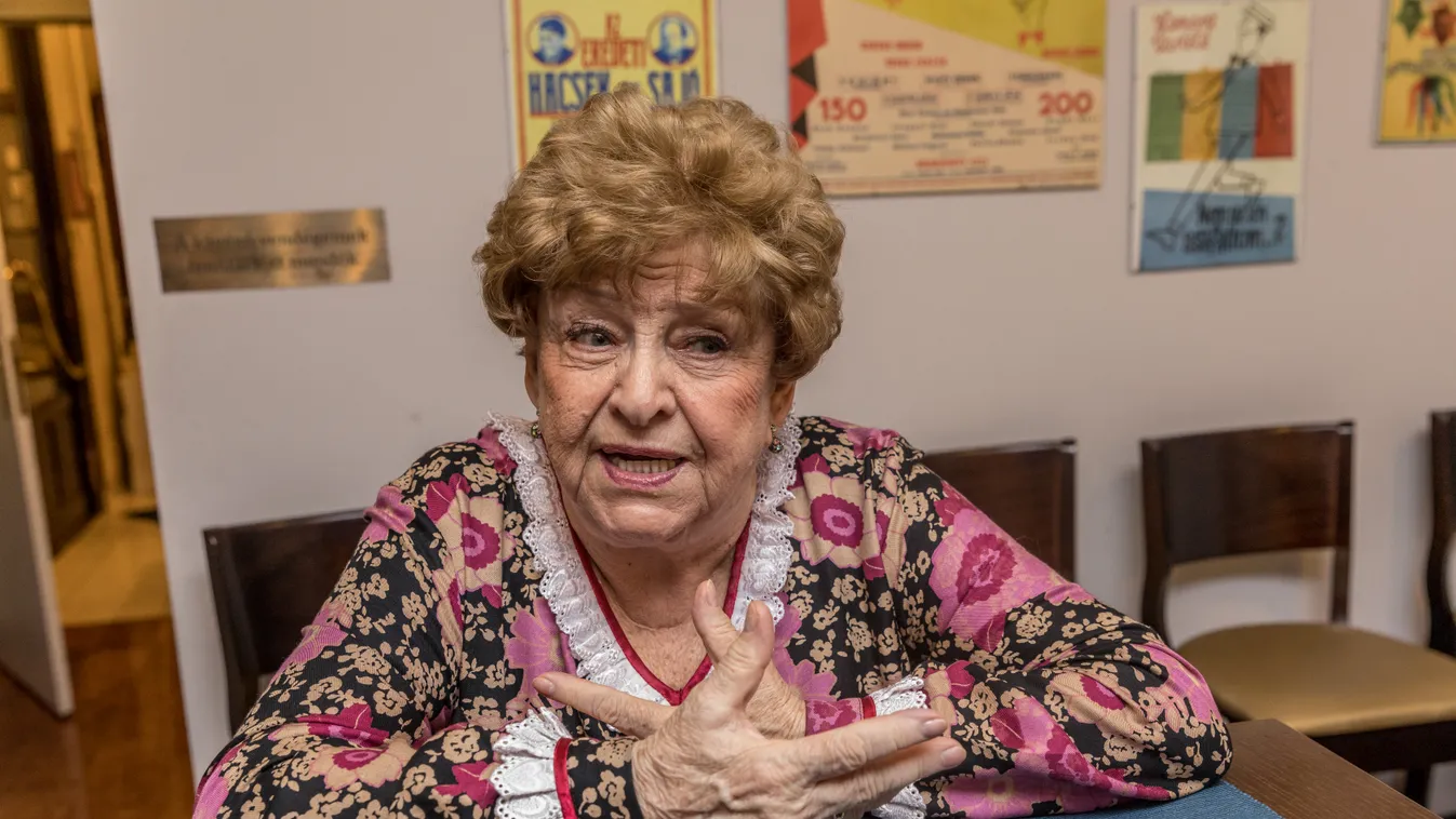 Így vezeti le a feszültséget, Pásztor Erzsi ordít otthon a tévével