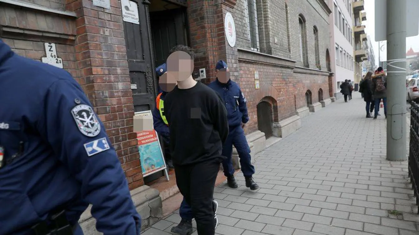 Kiderült, erre készül a börtönben a győri késelő diák