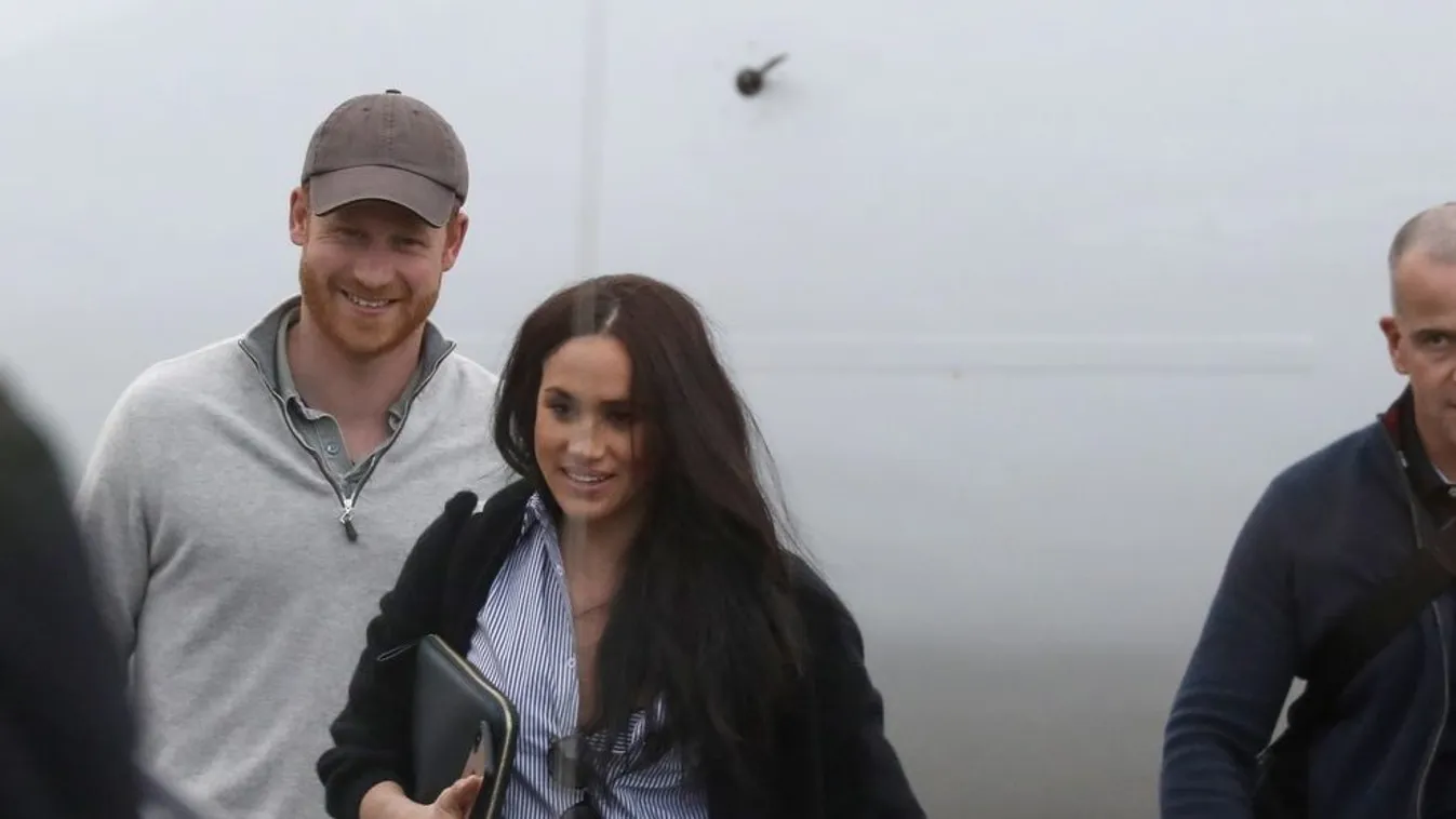 A kukából öltözködik Meghan Markle - Fotó