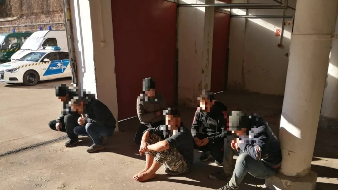 43 perc, 17 illegális migráns, 2 embercsempész – videó