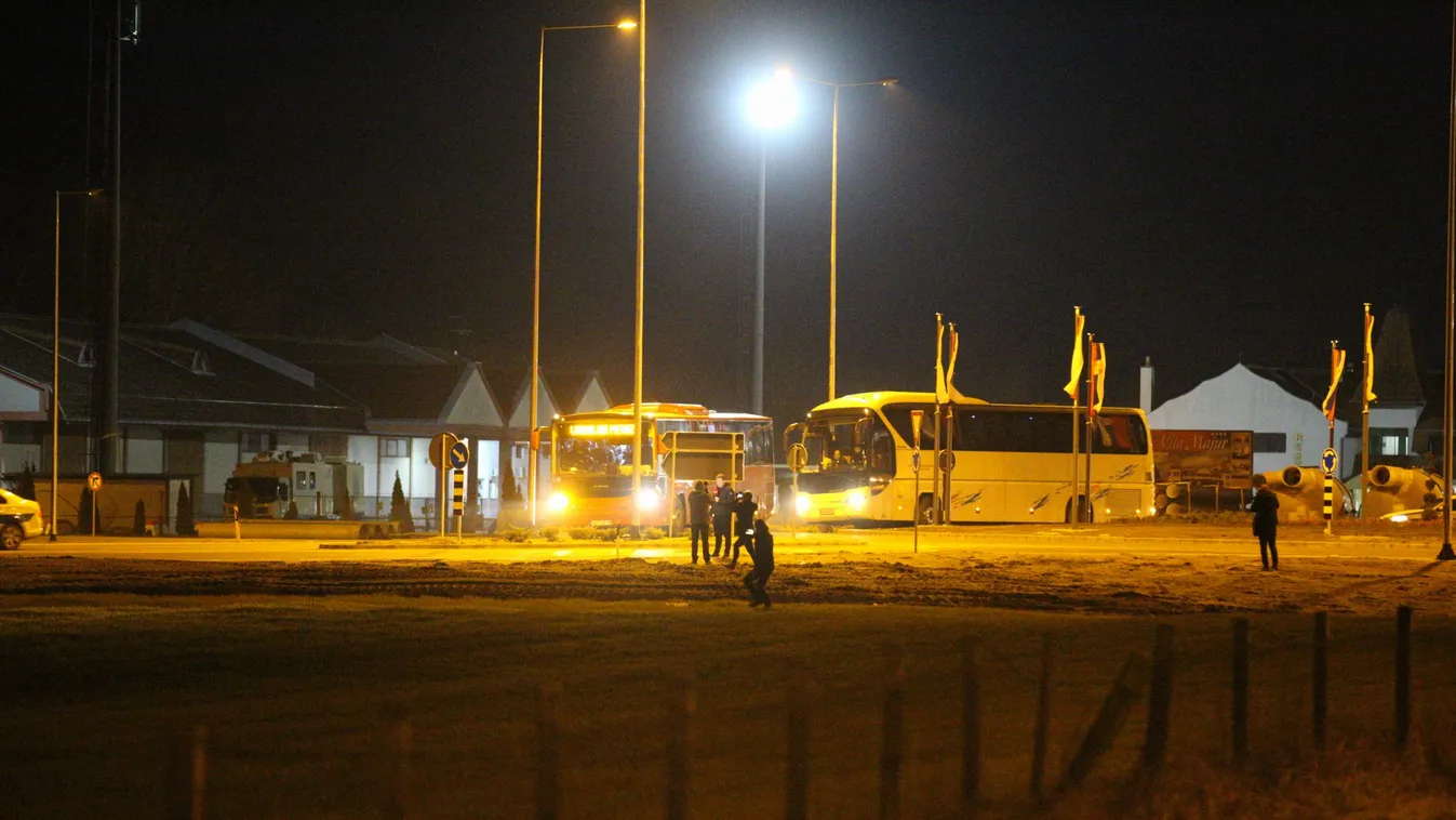 A Ripost helyszíni tudósítója jelenti a határról: így vitték el a migránsokat - videók