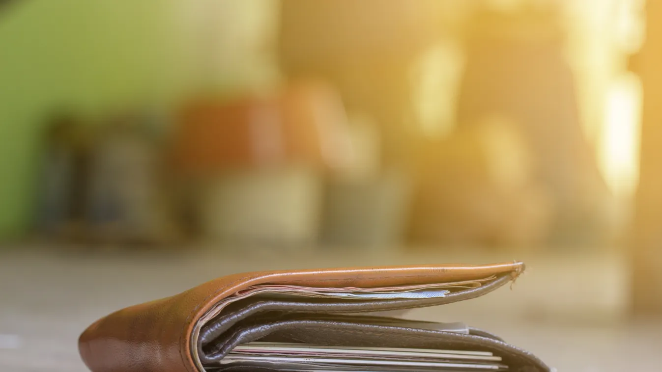 Degeszre tömött pénztárcát talált, ezt csinálta vele