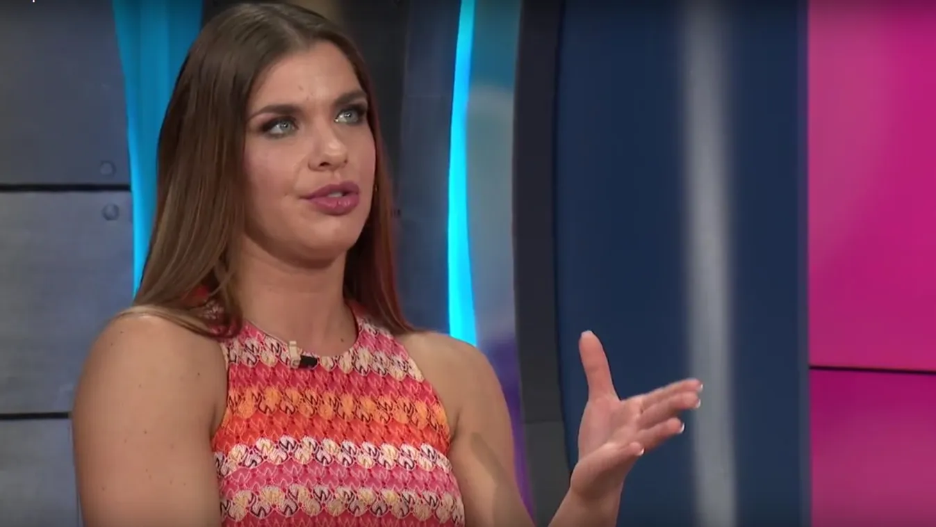 Hűha, ledobta a bikinifelsőjét Dér Heni