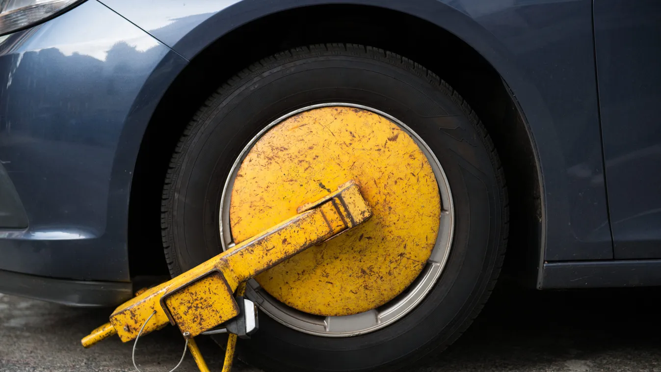 Karácsony újra kerékbilincset rakna a szabálytalanul parkoló autókra