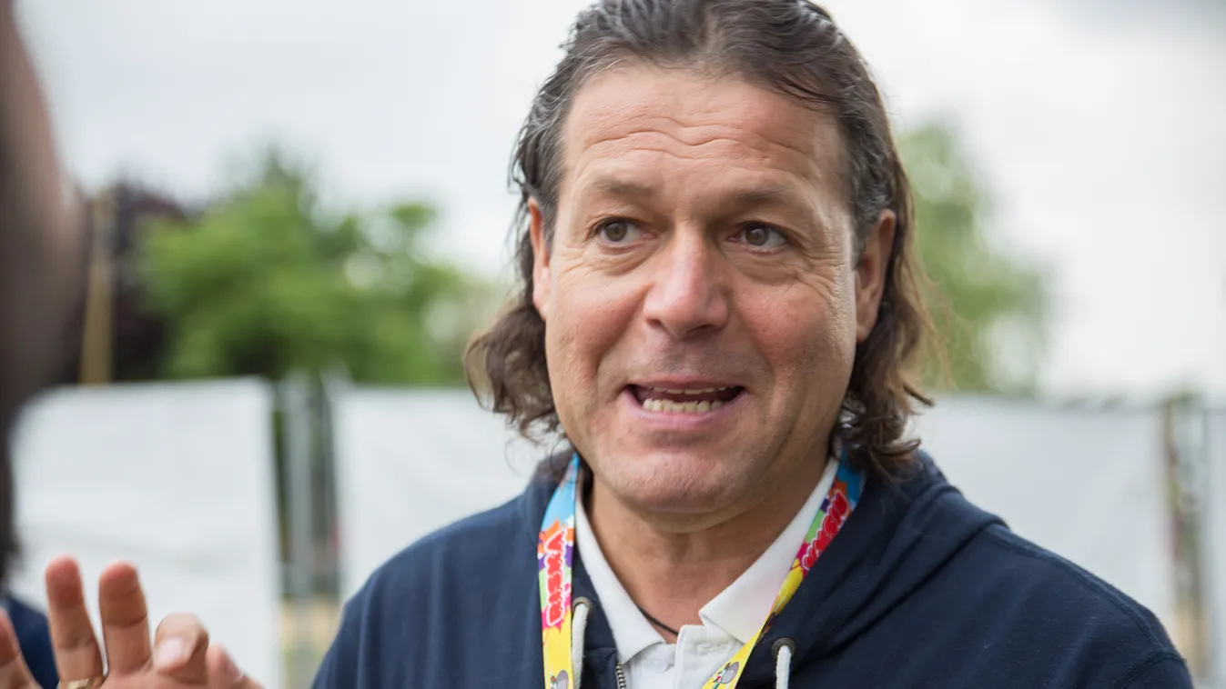 Megtudtuk, emiatt kellett megműteni a magyar énekest