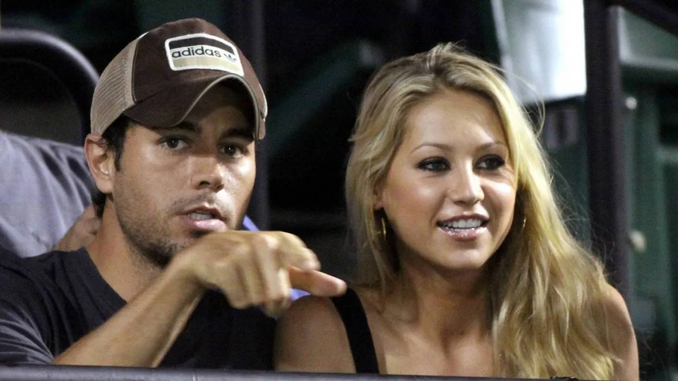 Csodálatos képeket osztott meg a szülőszobából a sztárpár