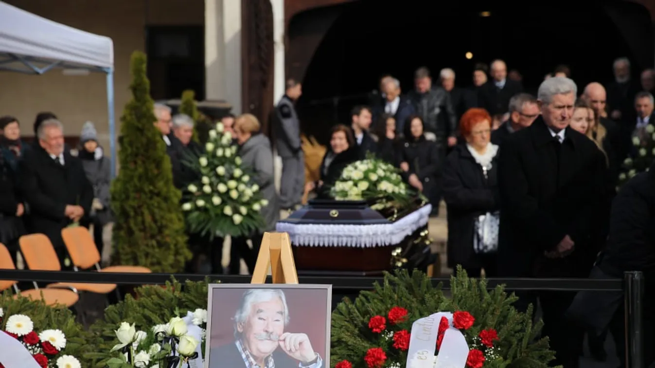 Megható fotó a temetésről: Süsü vigyázza Csukás István örök álmát