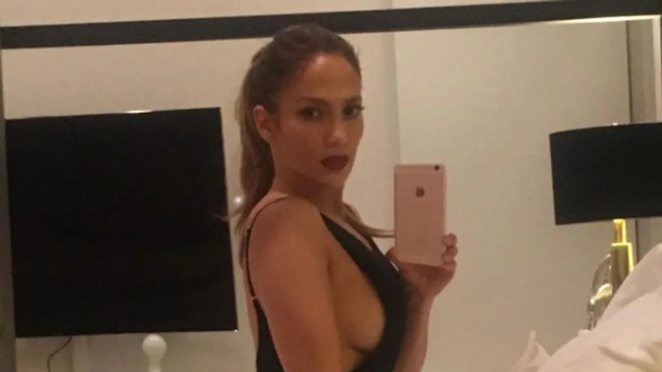 Jennifer Lopez megnapoztatta a melleit, amiért sokan hálásak – Fotó