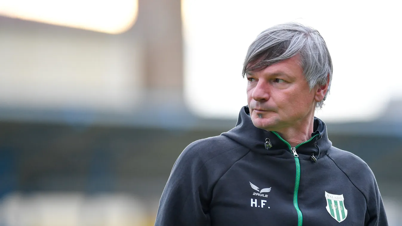 Üzent a magyar edző, elvállalná az NB I-es csapat irányítását