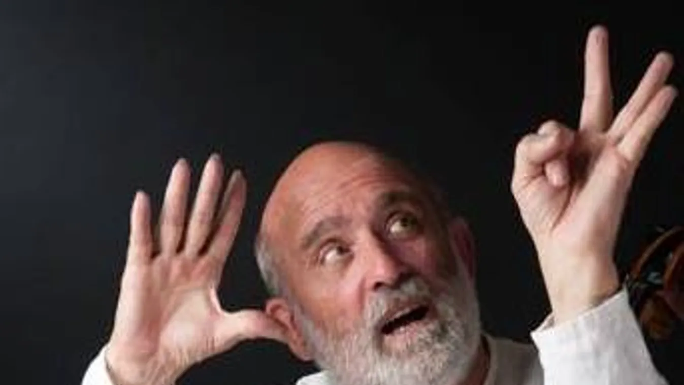 Egy kedves dallal harcol a vírus ellen a magyar zenész