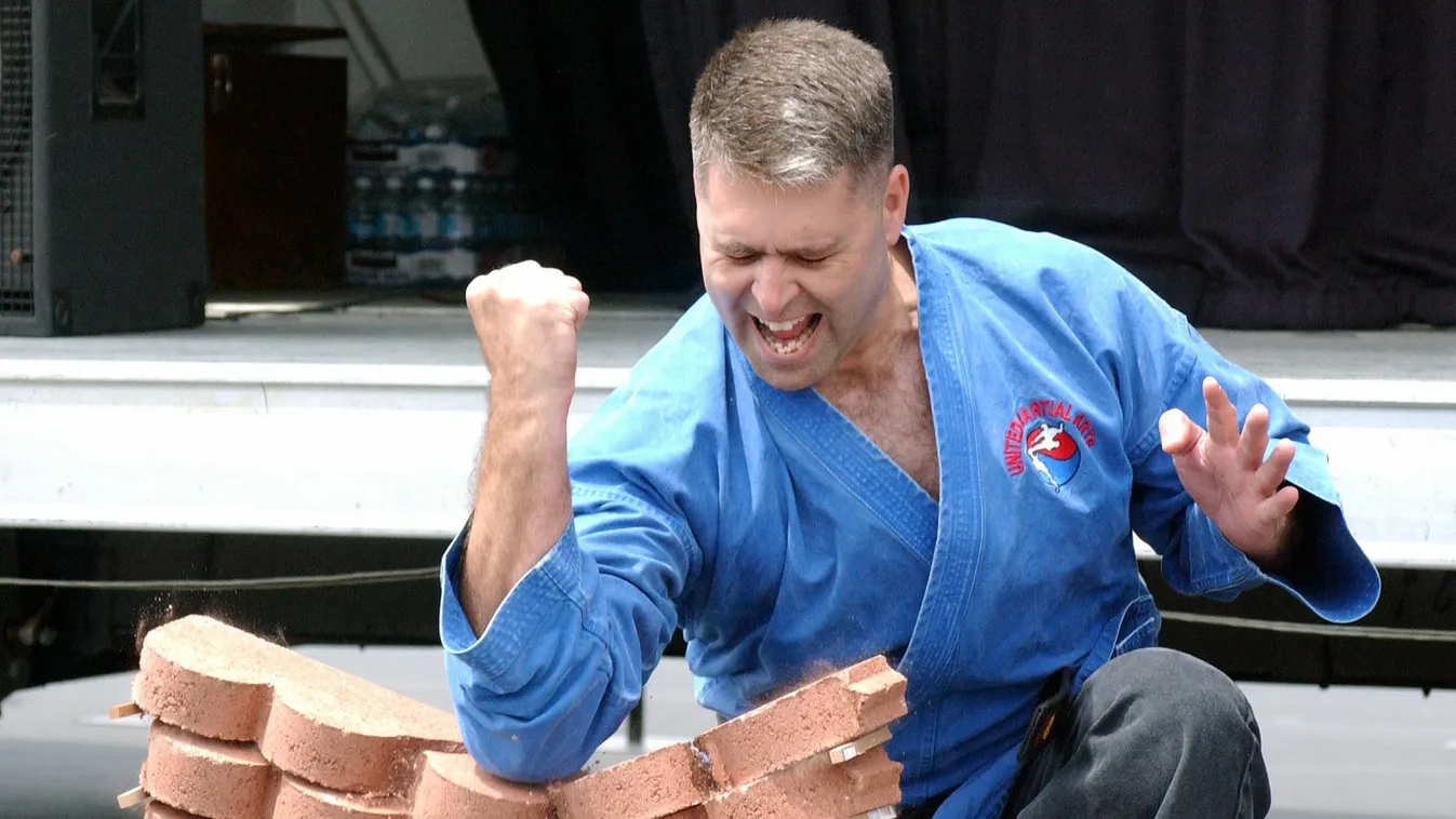 Koronavírus ellen használd a könyököd!