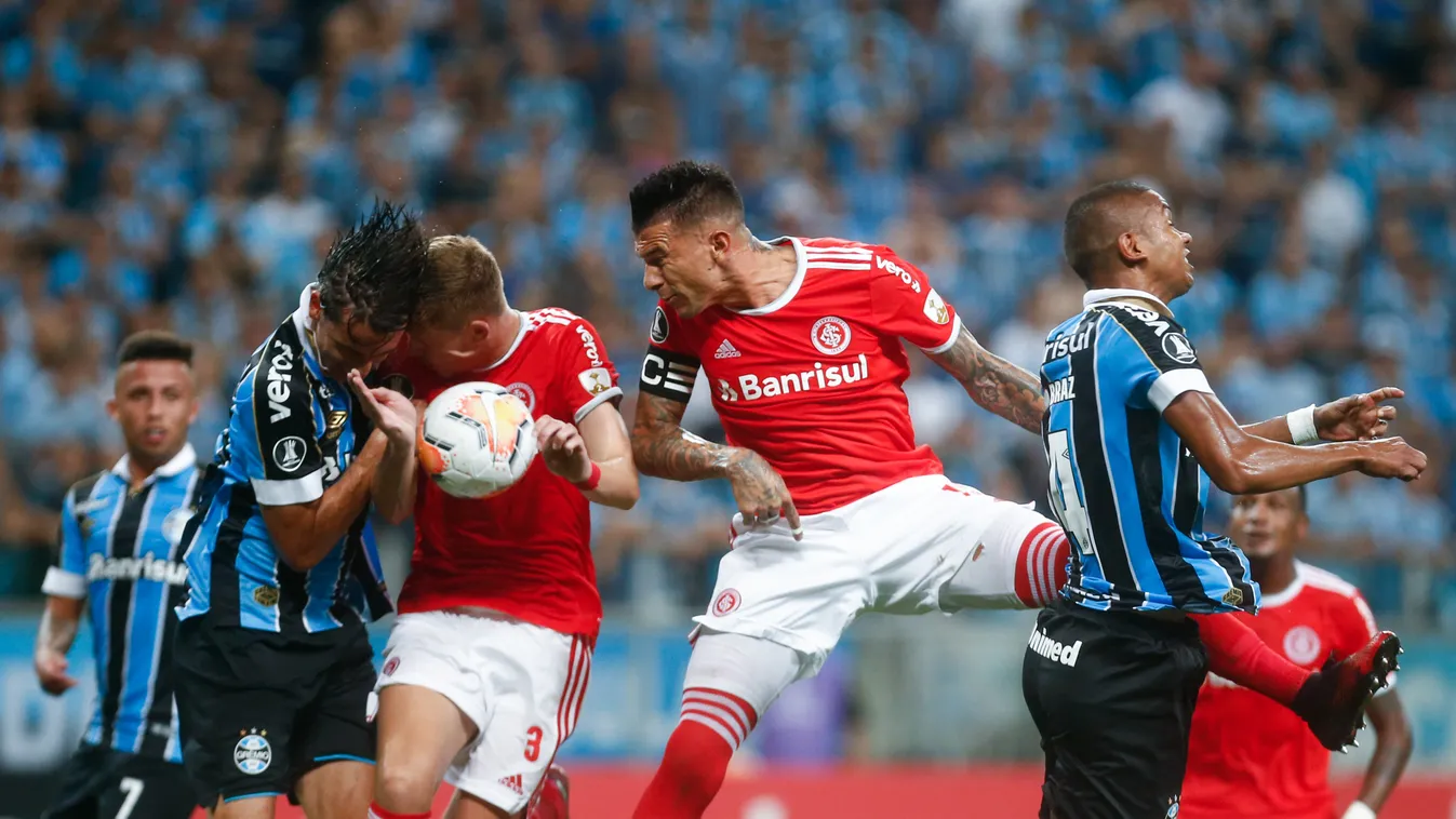 Tömegverekedés a focipályán, 8 kiállítás Brazíliában