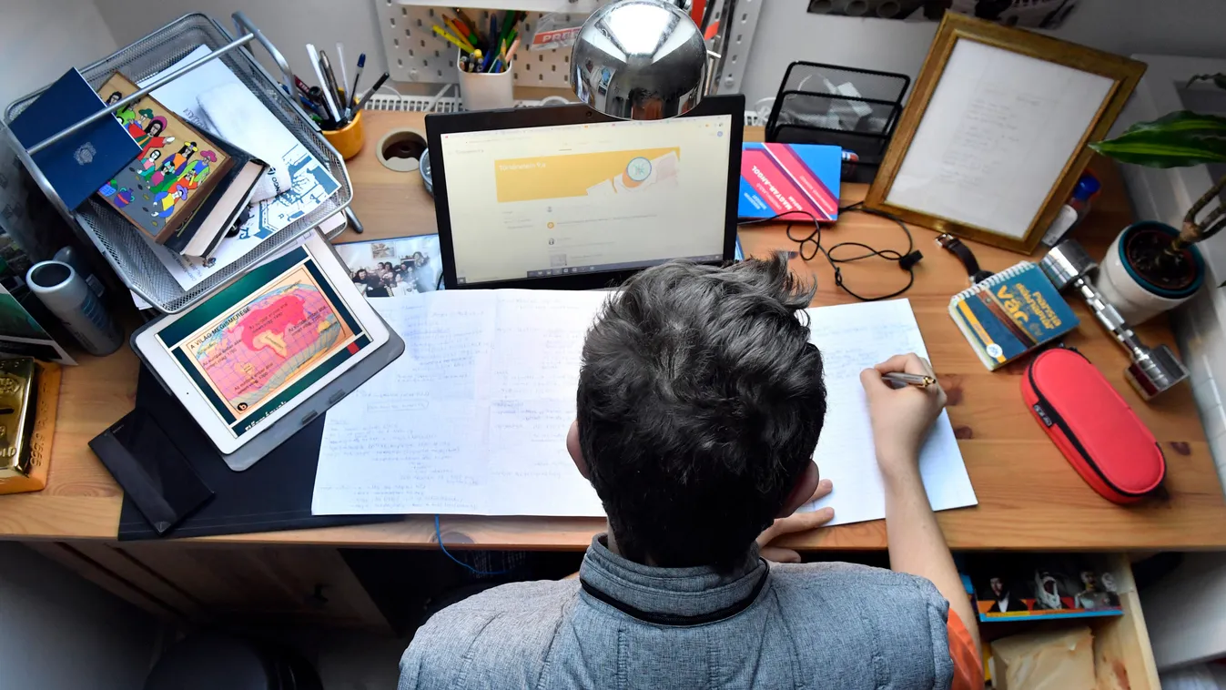 Számos cég ajánl segítséget a távoktatáshoz tanároknak, szülőknek