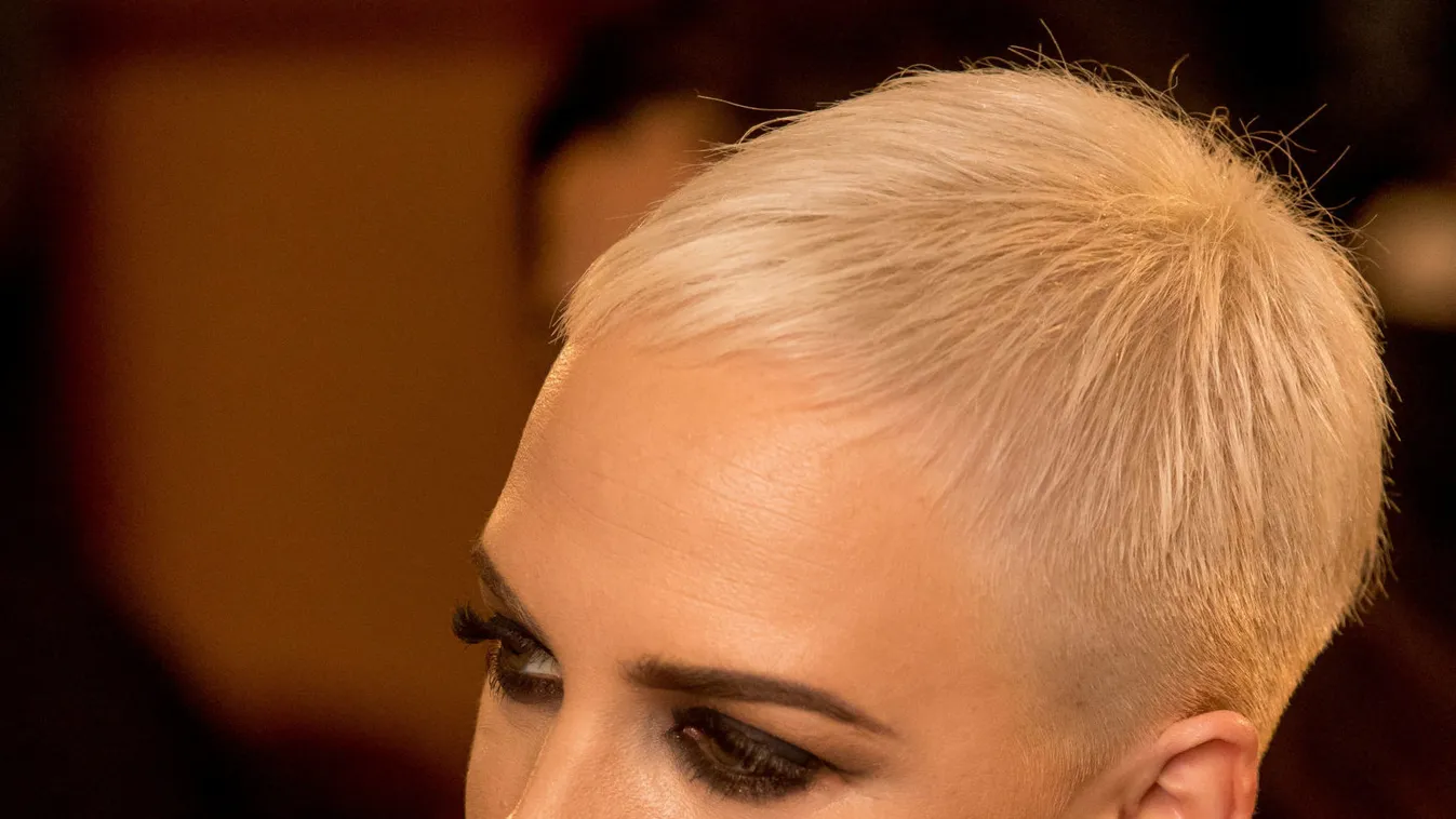 Depresszióba esett szülése után Tóth Gabi: Kitálalt az énekesnő