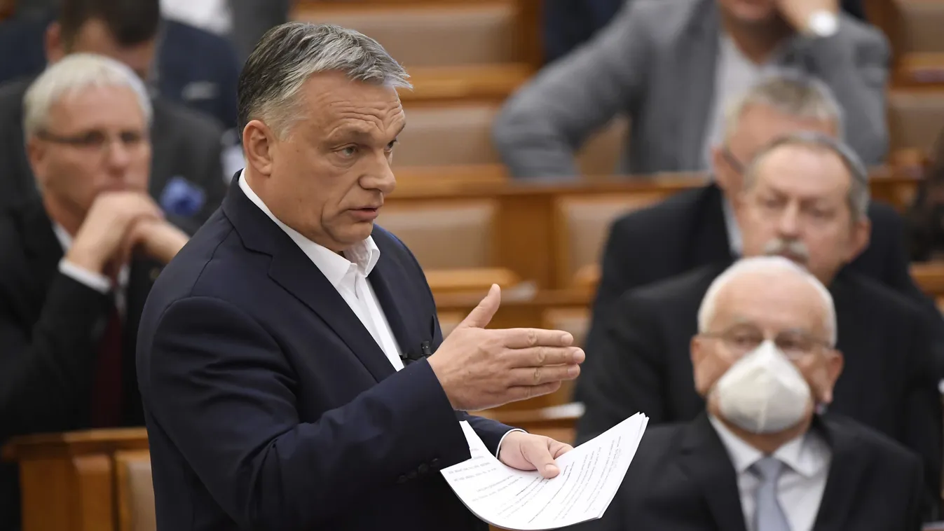 Orbán Viktor hajnalban munkába állt, a reptérre utazott