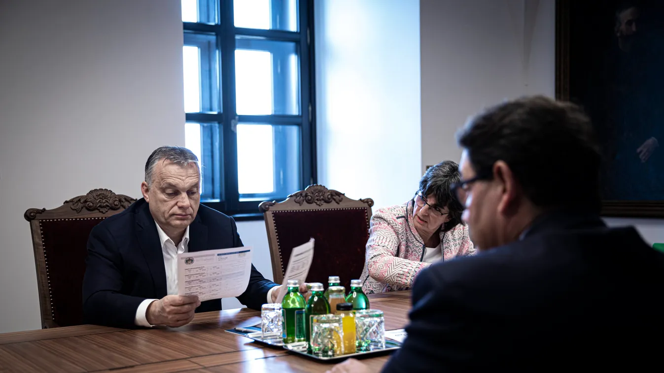 Koronavírus: az orvostudomány képviselőivel egyeztetett Orbán Viktor