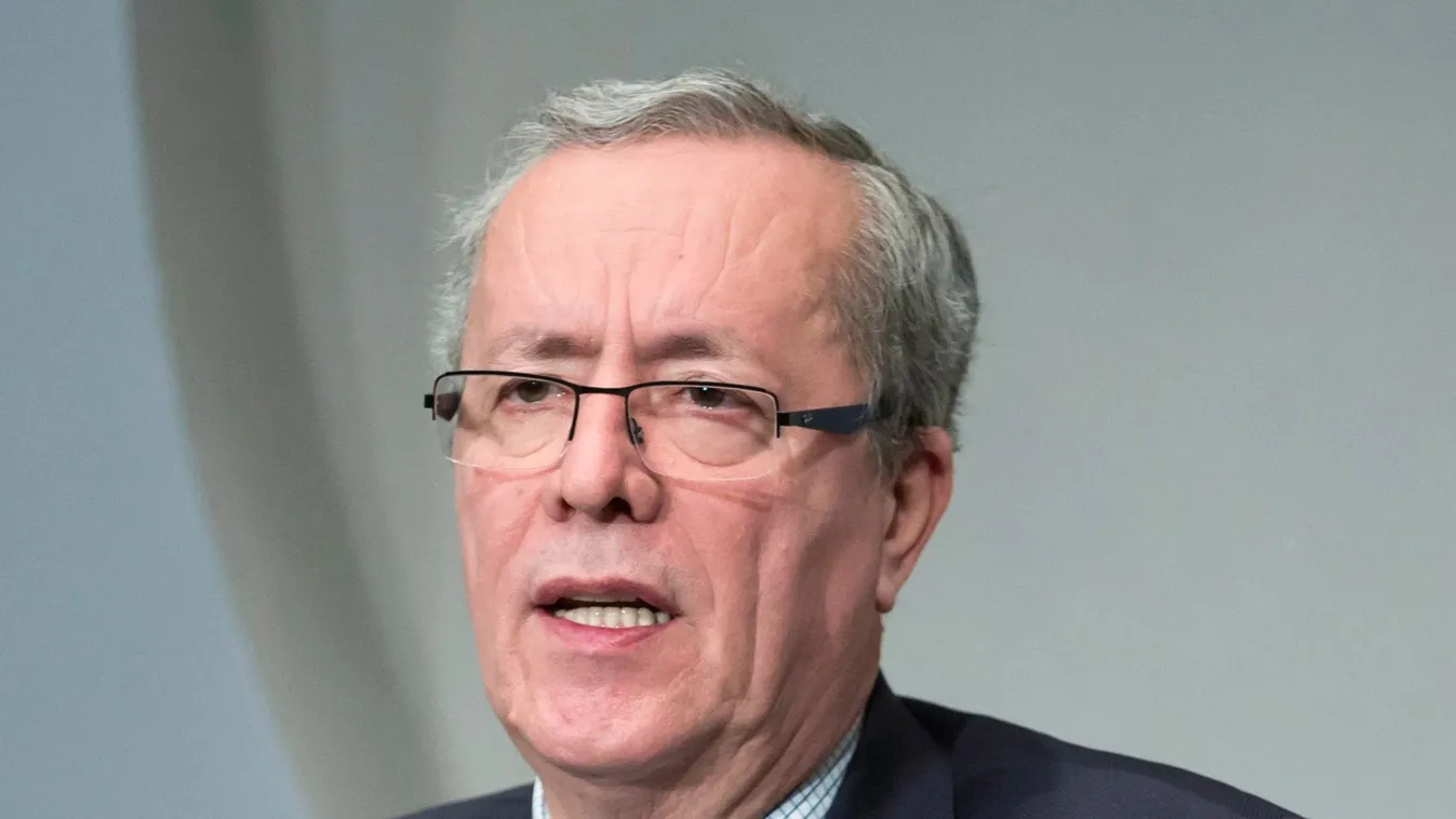 Felfüggesztik a tranzitzónába érkezők befogadását