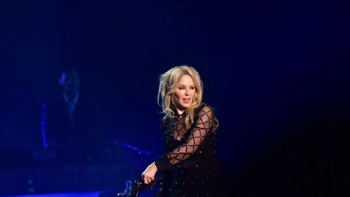 Nadrág nélkül szexizett a fürdőben Kylie Minogue - Fotó