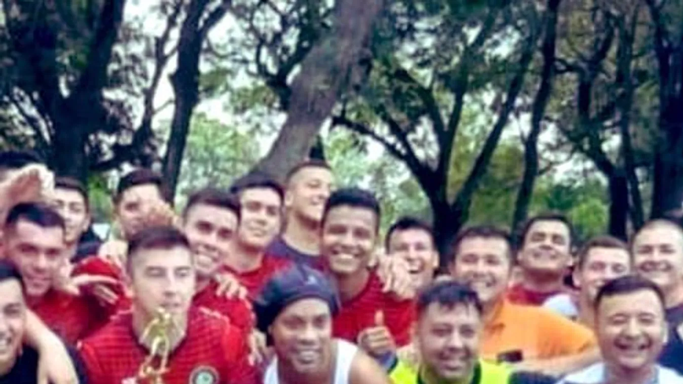 Ronaldinhót ünnepelték a börtönben, elképesztő, mit művelt