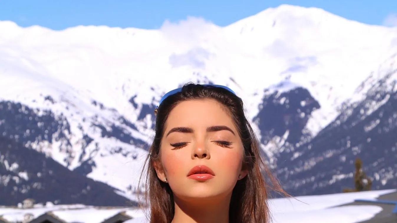 A szőke bombázó mellei elhomályosítják a legfényesebb csillagokat is