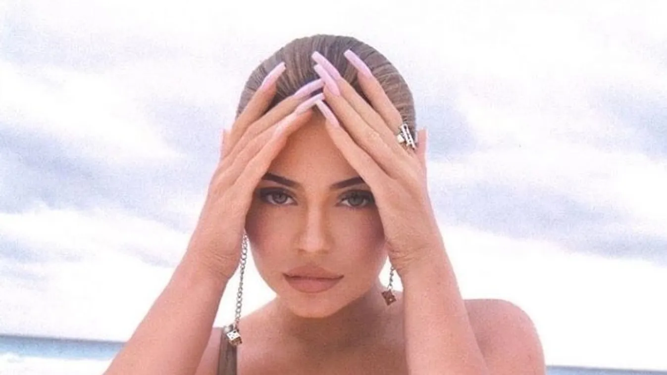 Kylie Jenner bikinire vetkőzött, és 11 millióan az eszüket vesztették - Fotó
