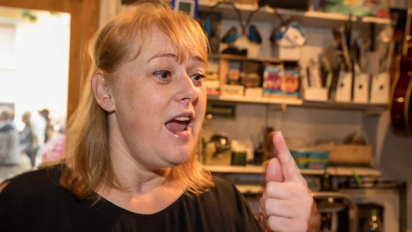 Brutális verekedés tört ki az utcán Cseke Katinka miatt