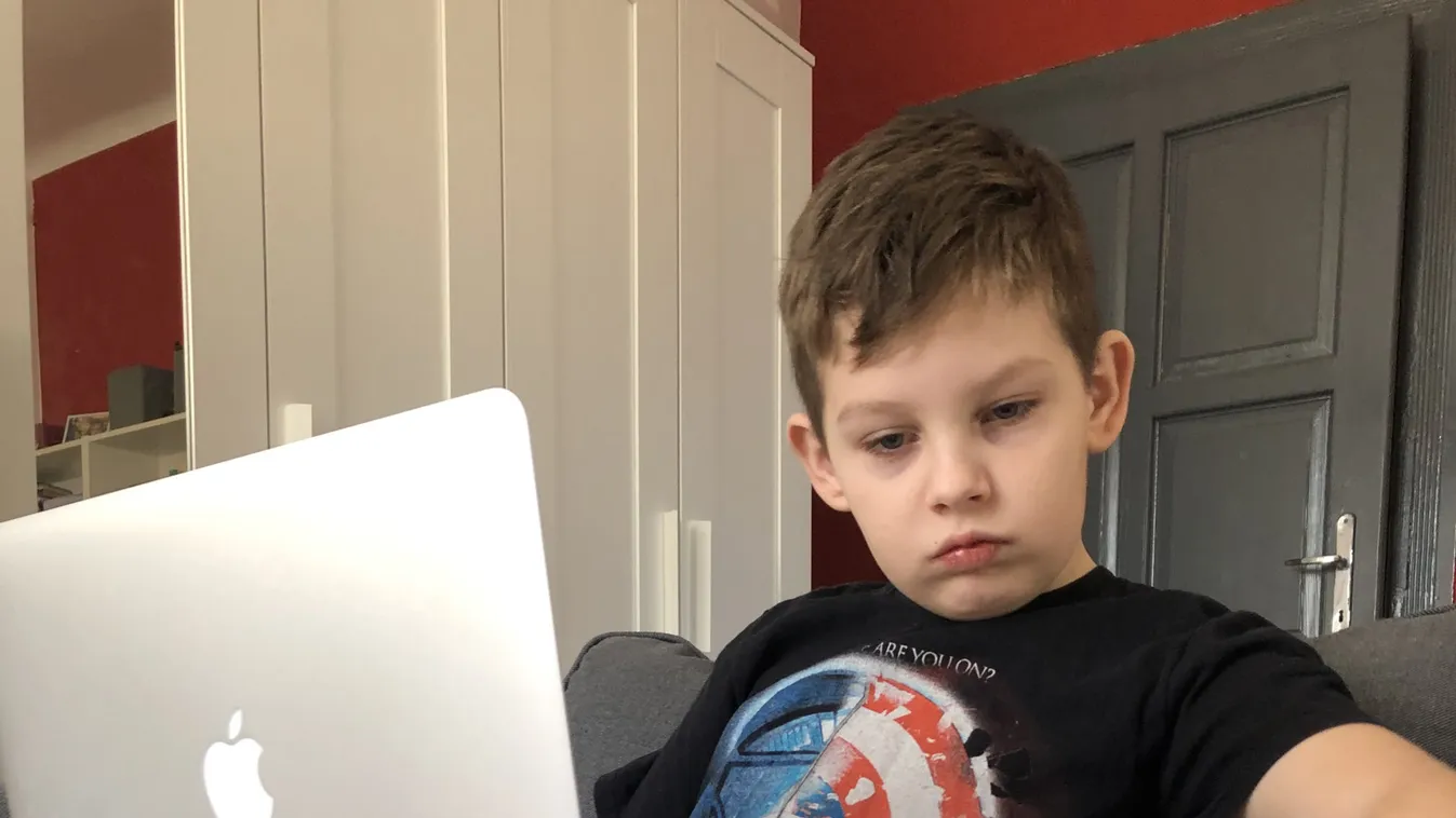 Így fog össze az ország a bajban - indul a digitális oktatás