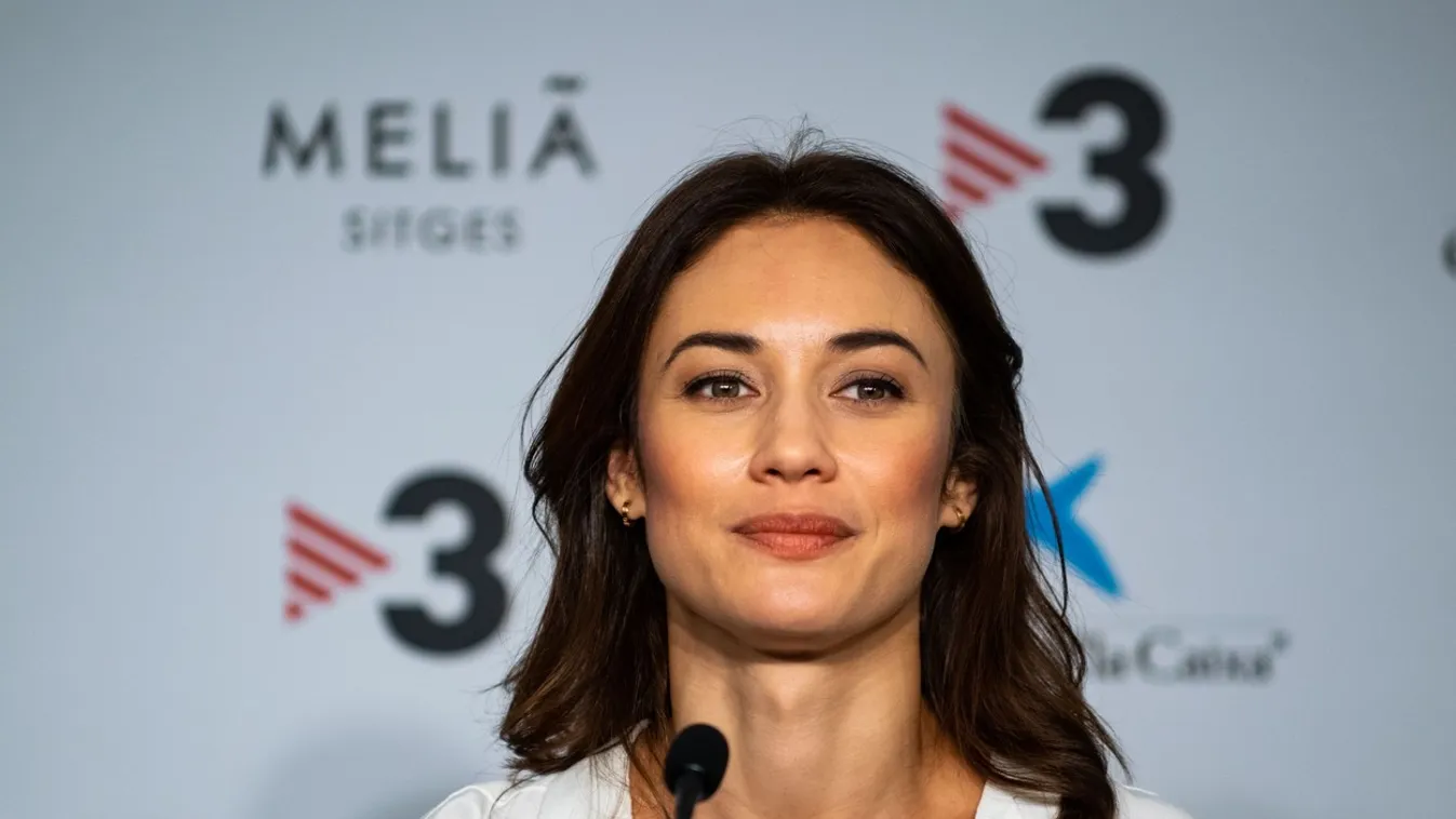 Egy Bond-lány is megfertőződött a koronavírussal, karanténba került