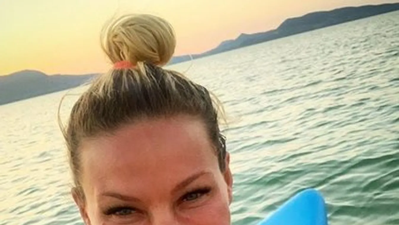 Kikészültek a férfiak a szexi magyar színésznő bikinis fotójától