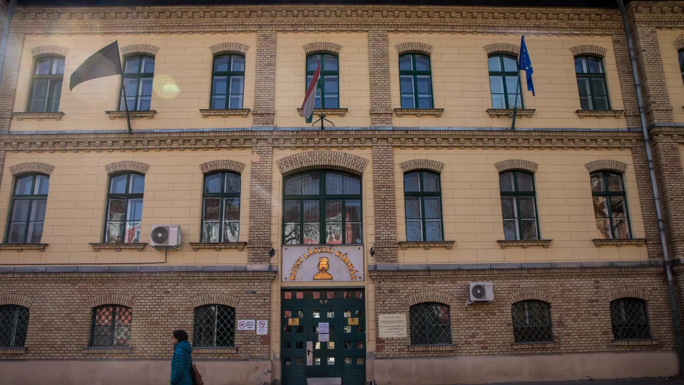 Székeket dobálnak ki a kórteremből a koronavírusos iráni diákok