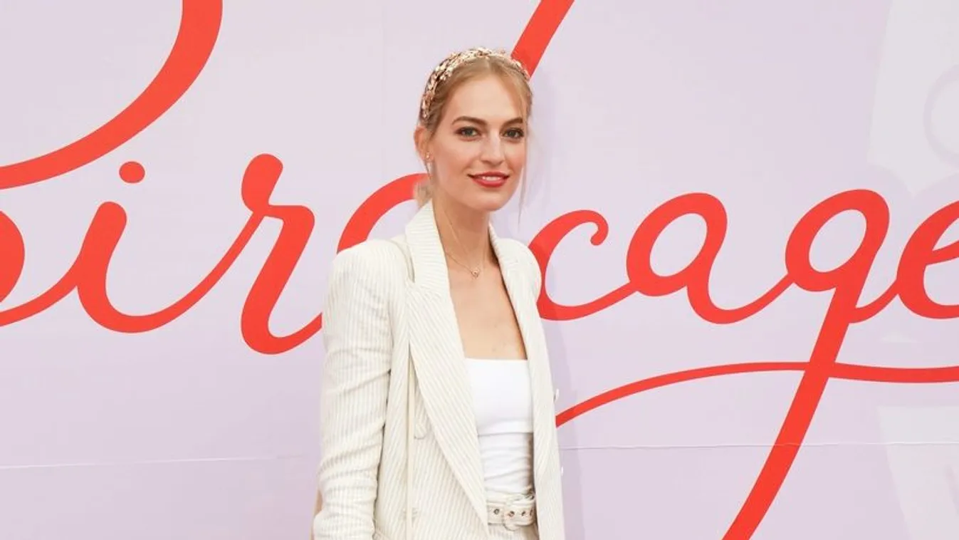 Külföldi magazin címlapján pózol félmeztelenül a magyar modell - Fotó