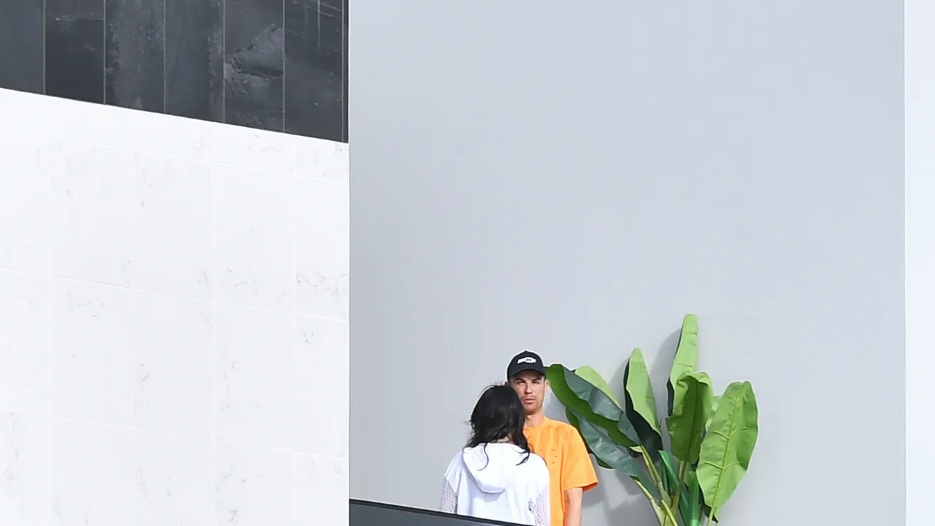 Ronaldót a karanténban fotózták, megindító üzenetet küldött