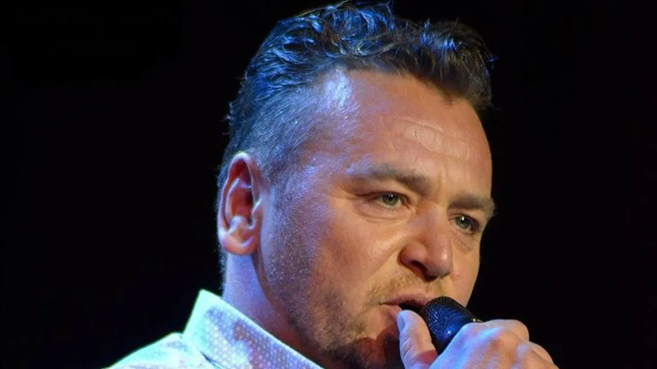 Lakásfelújítással tölti a karantént az Operettszínház sztárja - Fotók