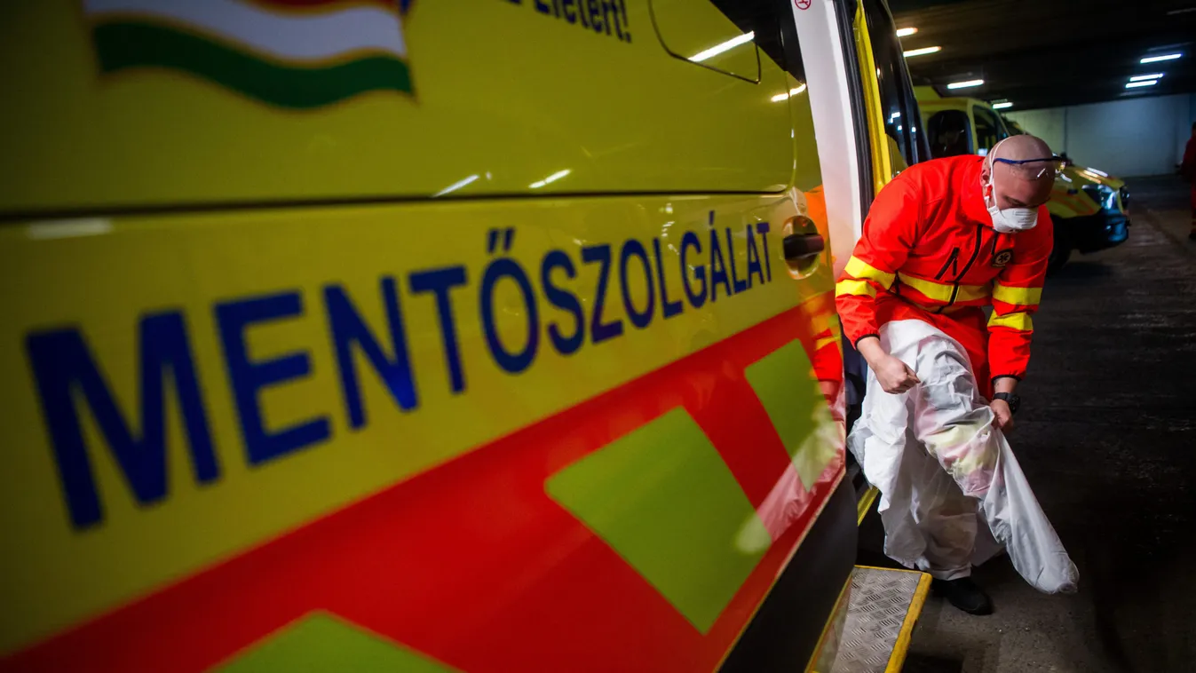 Táncra perdültek a mentősök